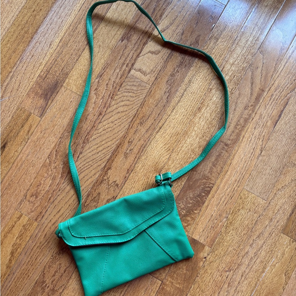 Little green crossbody like new
